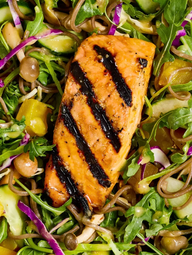 Your new go-to protein.Swipe through to see how our tamari salmon pairs perfectly with:1️⃣Soba Salad (fresh, chilled crunch) 2️⃣Bachan’s Bowl (sweet + savory) 3️⃣Caesar Salad (the crisp classic) Which one are you grabbing for lunch?👇