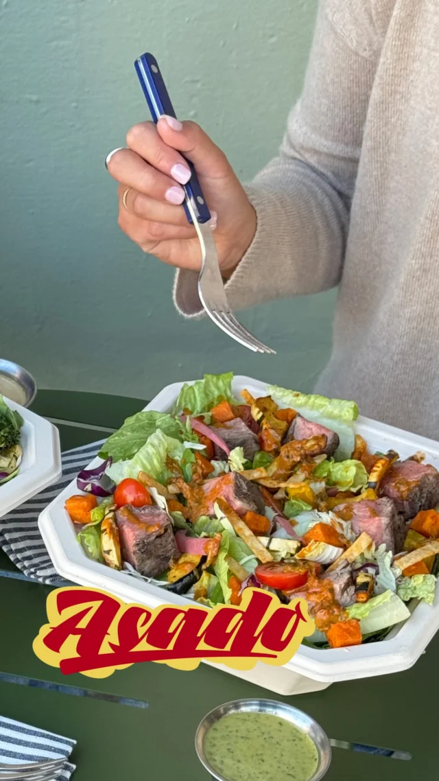 There’s a new seasonal salad on the block 🔥 Meet the Asado Salad loaded with juicy grilled steak, sweet roasted delicata squash, and chili tortilla crisps, then double-drizzled with hatch chile lime dressing and bold red chimichurri.